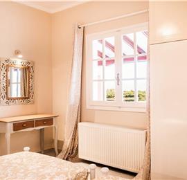 8 Bedroom villa with pool & seaview, near Acharavi, sleeps 16-18